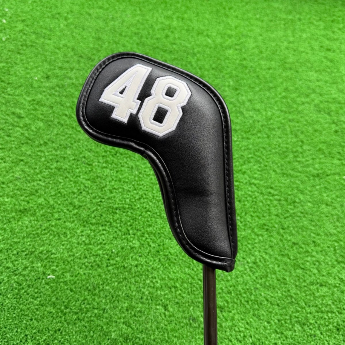 PUレザー製 ゴルフアイアンクラブヘッドカバー 48 50  - Golf Equipment Organizer のレビューと価格